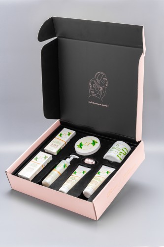 Подарочный розовый бокс косметики для тела и лица, 8 предметов