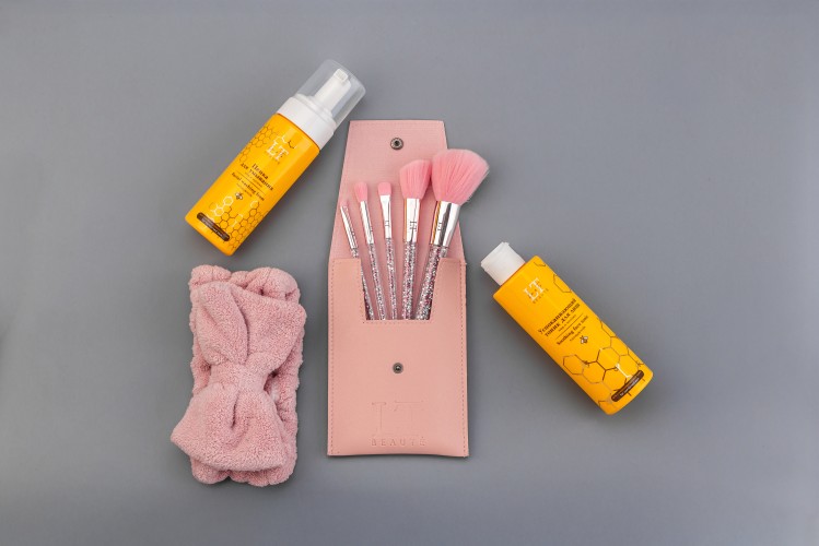 Набор косметики для лица c кистями, 4 предм